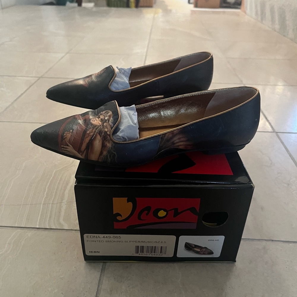 ICON Los Angeles Music Pointed Slippers